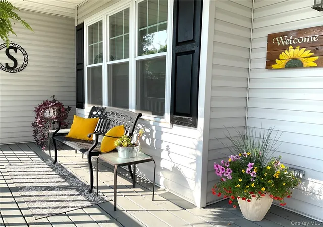 Photo 3 of Sale Pending at 39 Creekside Dr, Brookhaven, NY 11953 | MLS# 1045796 | Listing updated on 2026-10-01
