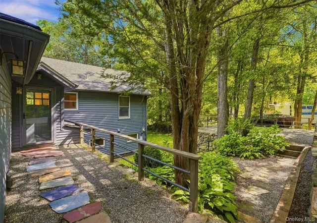 Photo 3 of Single family home for sale at 44 Cayuga Rd, Putnam Valley, NY 10579 | MLS# 1045821 | Listing updated on 2026-09-20
