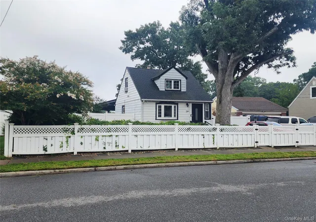 Photo 2 of Single family home for sale at 5 Konig Ct, Hempstead, NY 11575 | MLS# 1045823 | Listing updated on 2026-09-04