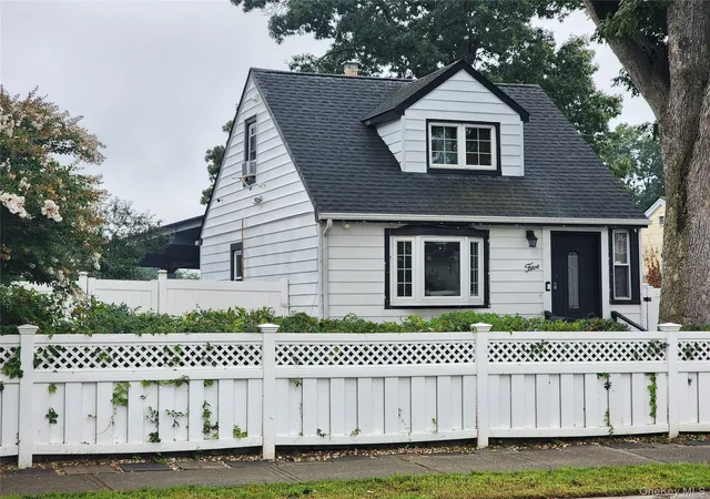 Photo 3 of Single family home for sale at 5 Konig Ct, Hempstead, NY 11575 | MLS# 1045823 | Listing updated on 2026-09-04