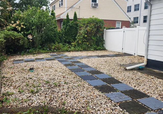 Photo 4 of Single family home for sale at 5 Konig Ct, Hempstead, NY 11575 | MLS# 1045823 | Listing updated on 2026-09-04
