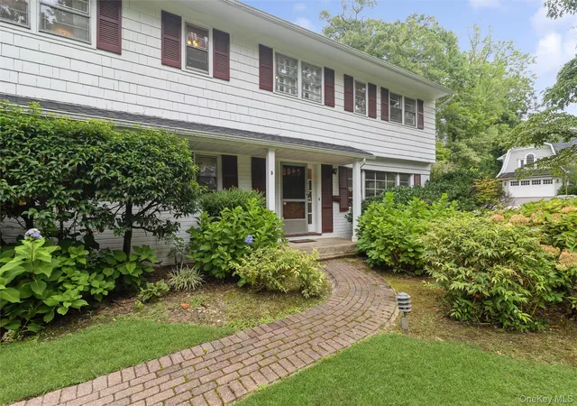Photo 2 of Single family home for sale at 5 Hemlock Dr, North Hempstead, NY 11576 | MLS# 1045826 | Listing updated on 2026-09-20