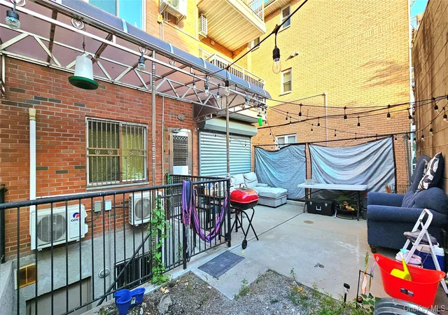 Listing Photo 4 - Condo for sale in building located at 4210 164th St, New York, NY 11358