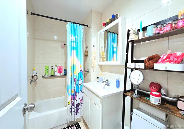 Listing Photo 5 - Condo for sale in building located at 4210 164th St, New York, NY 11358