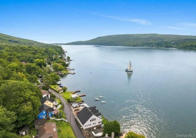 Single family home for sale at 113 Lake Shore Rd, Warwick (Town), NY 10925 | MLS# 1045863