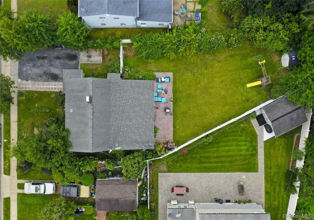 Photo 6 of Single family home for sale at 42 Mockingbird Ln, Hempstead, NY 11756 | MLS# 1045868 | Listing updated on 2026-09-02