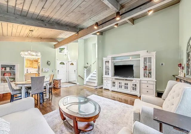 Photo 3 of Sale Pending at 10 Highwood Rd, Oyster Bay, NY 11732 | MLS# 1045875 | Listing updated on 2026-09-30
