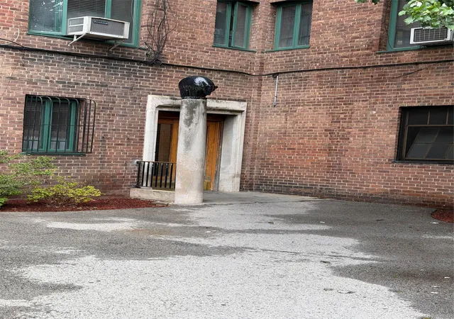 Photo 2 of Condo for sale at 20 Metropolitan Oval #5E, New York, NY 10462 | MLS# 1045892 | Listing updated on 2026-09-03