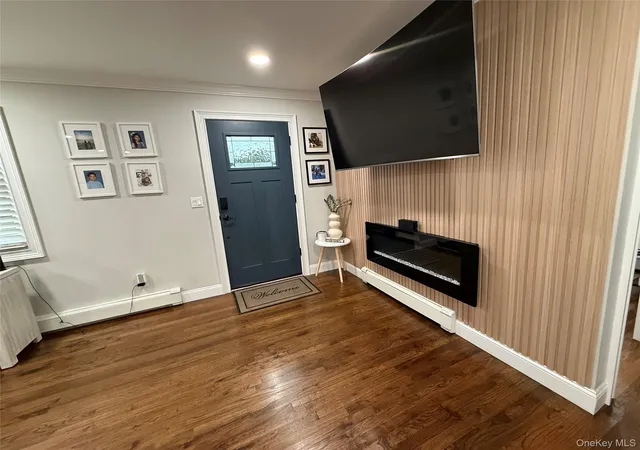 Photo 3 of Sale Pending at 16 Lake Pl, Babylon, NY 11798 | MLS# 1045901 | Listing updated on 2026-10-01