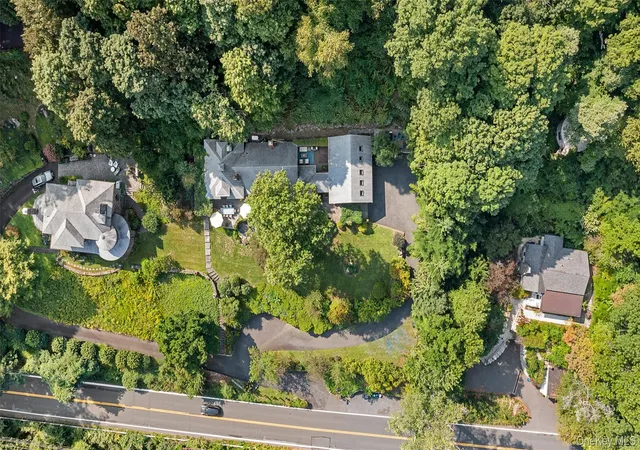 Photo 5 of Single family home for sale at 924 Route 9w S, Orangetown, NY 10960 | MLS# 1045908 | Listing updated on 2026-09-03