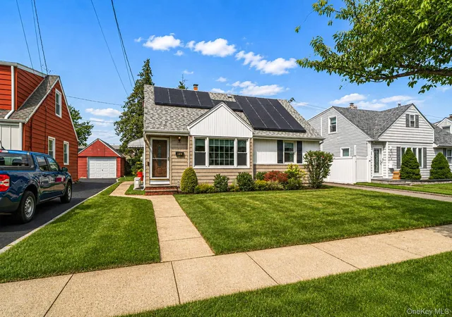 Photo 1 of Single family home for sale at 190 Albertson Pl, Hempstead, NY 11501 | MLS# 1045924 | Listing updated on 2026-09-05