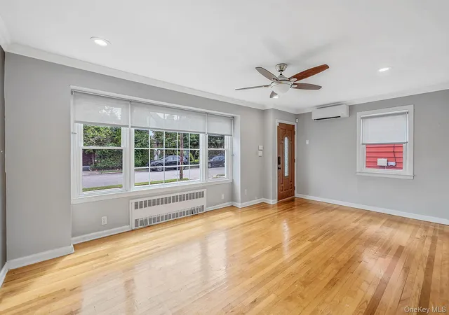 Photo 4 of Single family home for sale at 190 Albertson Pl, Hempstead, NY 11501 | MLS# 1045924 | Listing updated on 2026-09-05