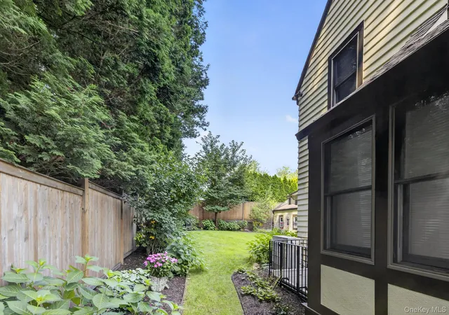 Photo 3 of Single family home for sale at 14 S Longfellow St, Greenburgh, NY 10530 | MLS# 1045927 | Listing updated on 2026-09-18