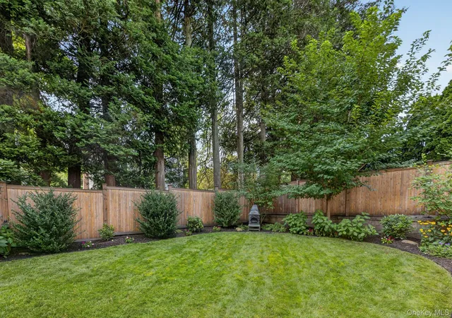 Photo 4 of Single family home for sale at 14 S Longfellow St, Greenburgh, NY 10530 | MLS# 1045927 | Listing updated on 2026-09-18