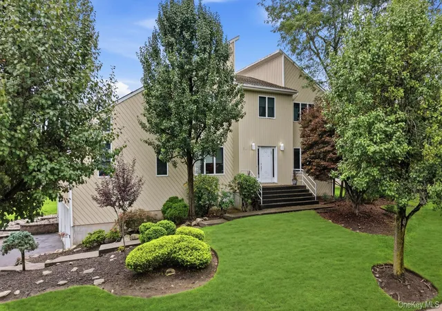 Photo 1 of Single family home for sale at 14 Lowell Dr, Clarkstown, NY 10956 | MLS# 1045938 | Listing updated on 2026-10-09