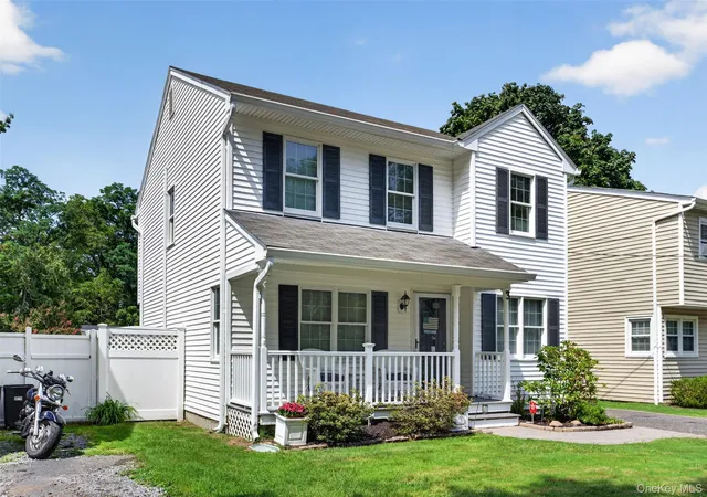 Photo 2 of Single family home for sale at 3 Elm Rd, Brookhaven, NY 11778 | MLS# 1045975 | Listing updated on 2026-09-13