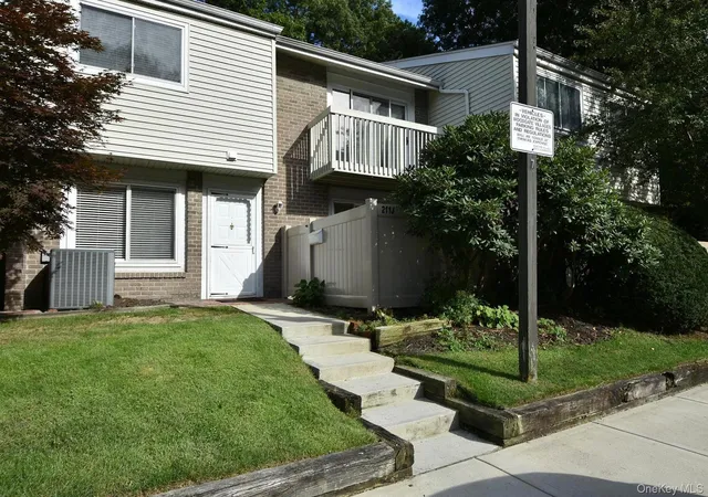 Photo 2 of Condo for sale at 211 Springmeadow Dr #J, Islip, NY 11741 | MLS# 1045986 | Listing updated on 2026-09-27