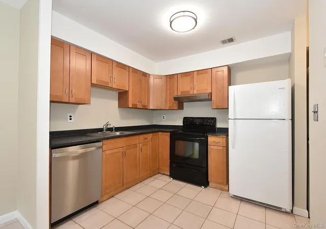 Photo 3 of Condo for sale at 211 Springmeadow Dr #J, Islip, NY 11741 | MLS# 1045986 | Listing updated on 2026-09-27