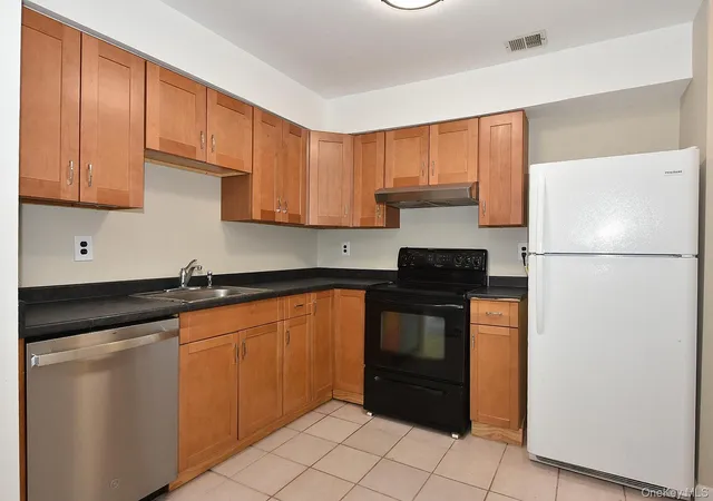 Photo 4 of Condo for sale at 211 Springmeadow Dr #J, Islip, NY 11741 | MLS# 1045986 | Listing updated on 2026-09-27