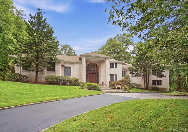 Photo 2 of Mansion for sale at 3 White Birch Rd, Oyster Bay, NY 11791 | MLS# 1046012 | Listing updated on 2026-10-07