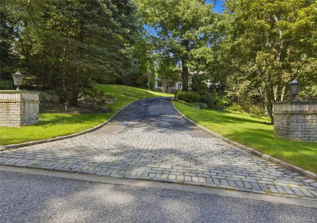 Photo 3 of Mansion for sale at 3 White Birch Rd, Oyster Bay, NY 11791 | MLS# 1046012 | Listing updated on 2026-10-07