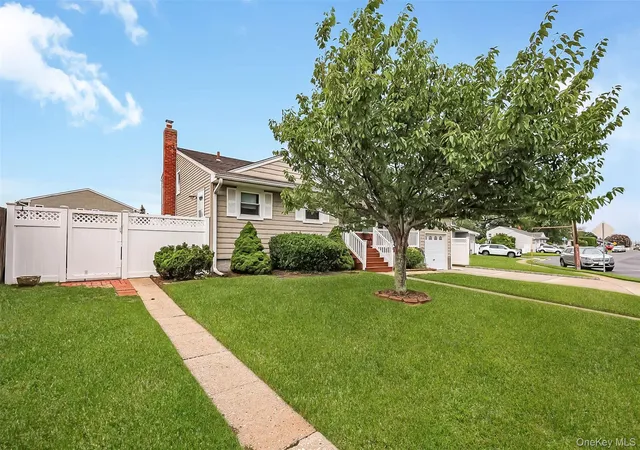 Photo 1 of Sale Pending at 70 Prairie Ln, Babylon, NY 11757 | MLS# 1046025 | Listing updated on 2026-10-29