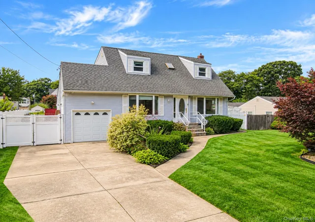 Single family home for sale at 616 Pat Dr, Islip, NY 11795 | MLS# 1046027