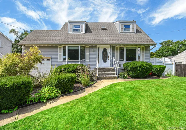 Photo 2 of Single family home for sale at 616 Pat Dr, Islip, NY 11795 | MLS# 1046027 | Listing updated on 2026-09-20