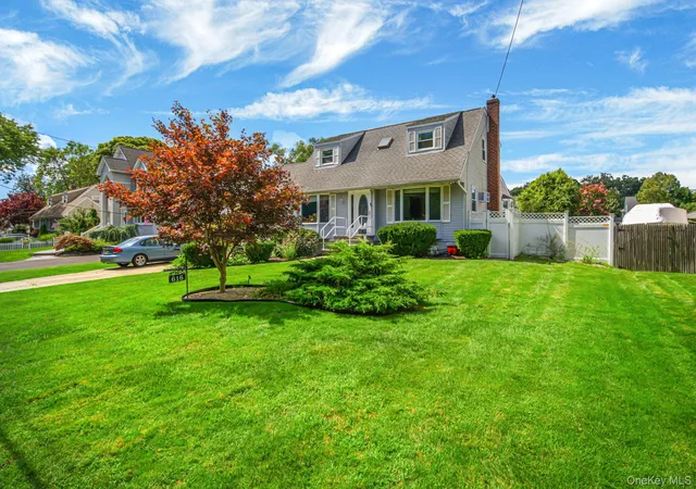 Photo 3 of Single family home for sale at 616 Pat Dr, Islip, NY 11795 | MLS# 1046027 | Listing updated on 2026-09-20
