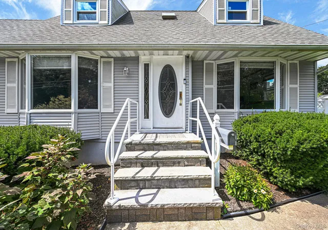 Photo 4 of Single family home for sale at 616 Pat Dr, Islip, NY 11795 | MLS# 1046027 | Listing updated on 2026-09-20