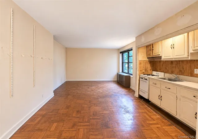 Photo 3 of Condo for sale at 71 Grace Ave #1L, North Hempstead, NY 11021 | MLS# 1046038 | Listing updated on 2026-09-20