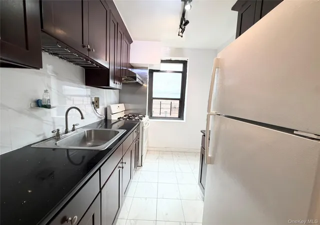 Photo 3 of Condo for sale at 32 43 90th #306, New York, NY 11369 | MLS# 1046044 | Listing updated on 2026-09-13