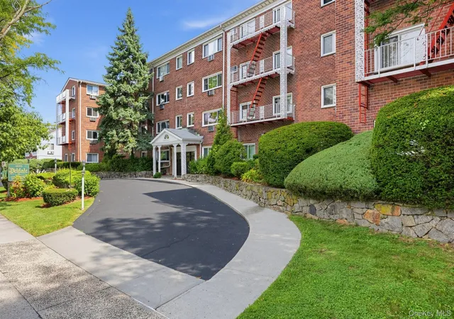 Condo for sale at 828 Pelhamdale Ave #4L, New Rochelle, NY 10801 | MLS# 1046048