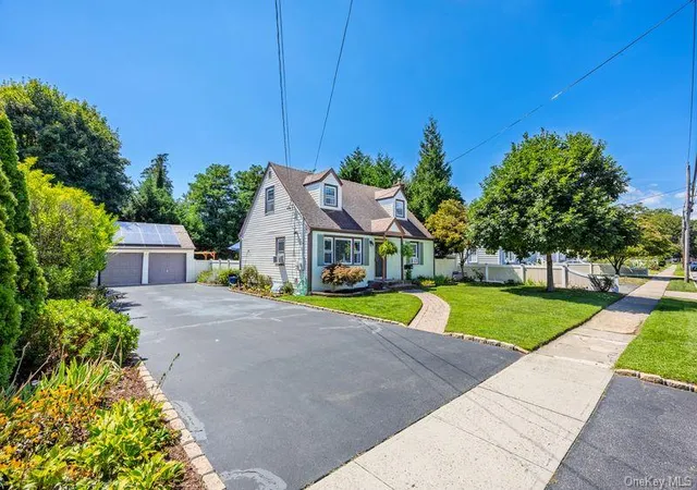 Photo 3 of Sale Pending at 22 Maple Dr, Babylon, NY 11701 | MLS# 1046083 | Listing updated on 2026-10-02