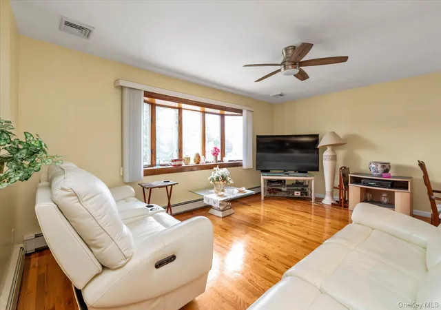 Photo 3 of Single family home for sale at 14 Edwards Pl, Hempstead, NY 11580 | MLS# 1046100 | Listing updated on 2026-10-08