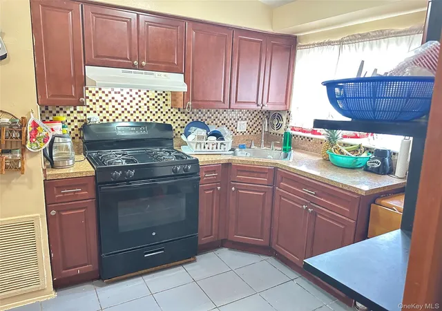 Listing Photo 5 - Condo for sale in building located at 10914 142nd St, New York, NY 11435