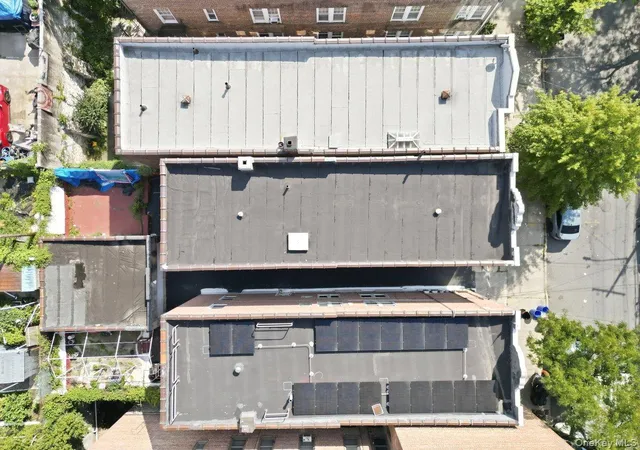 Photo 3 of Multi family home for sale at 4626 Carpenter Ave, New York, NY 10470 | MLS# 1046110 | Listing updated on 2026-09-03