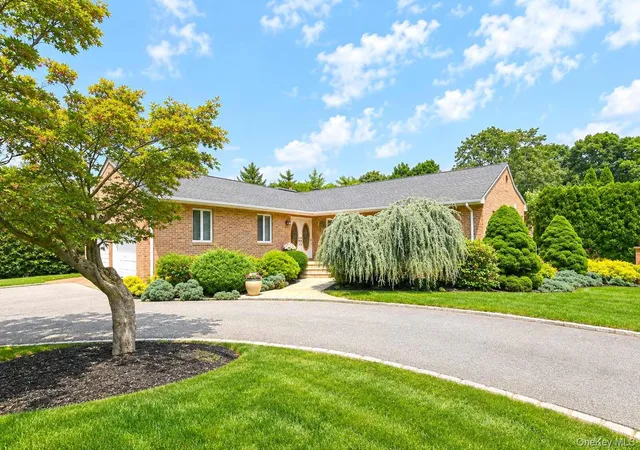Photo 3 of Sale Pending at 88 Dix Hwy, Huntington, NY 11746 | MLS# 1046178 | Listing updated on 2026-09-25