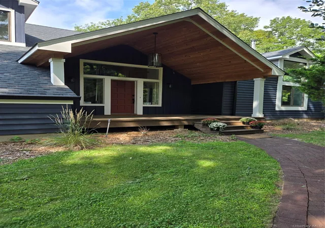 Photo 2 of Single family home for sale at 7 Waterview Dr, Brookhaven, NY 11777 | MLS# 1046184 | Listing updated on 2026-10-07