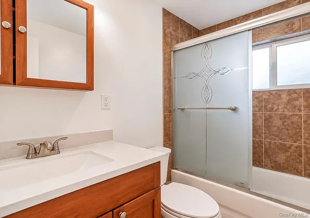 Photo 3 of Single family home for sale at 433 S 7th Street, Babylon, NY 11757 | MLS# 1046206 | Listing updated on 2026-09-29