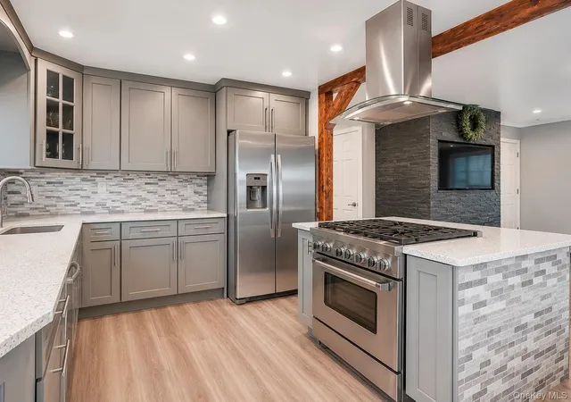 Photo 4 of Single family home for sale at 433 S 7th Street, Babylon, NY 11757 | MLS# 1046206 | Listing updated on 2026-09-29