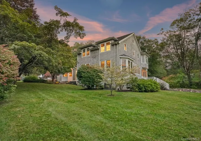 Photo 3 of Single family home for sale at 10 Hickory Ln, Bedford, NY 10506 | MLS# 1046215 | Listing updated on 2026-10-03