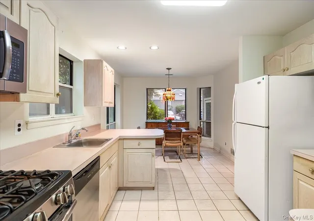 Photo 3 of Condo for sale at 38 Larkspur Ln, Huntington, NY 11725 | MLS# 1046224 | Listing updated on 2026-10-04