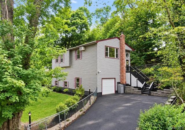 Photo 2 of Single family home for sale at 59 Woodhull Landing Rd, Brookhaven, NY 11789 | MLS# 1046235 | Listing updated on 2026-10-05