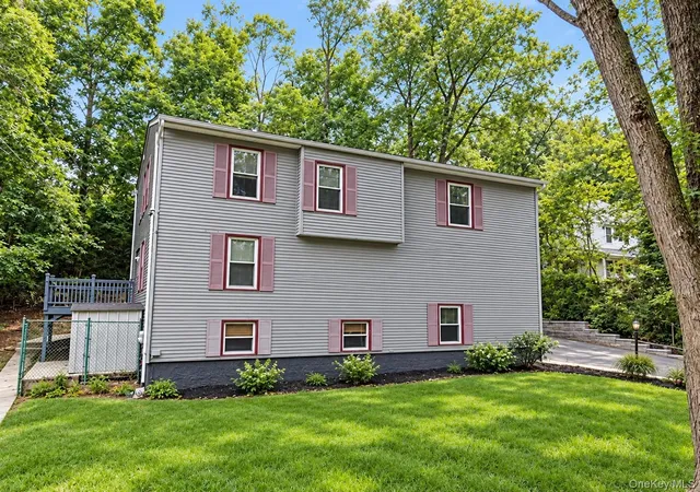 Photo 3 of Single family home for sale at 59 Woodhull Landing Rd, Brookhaven, NY 11789 | MLS# 1046235 | Listing updated on 2026-10-05