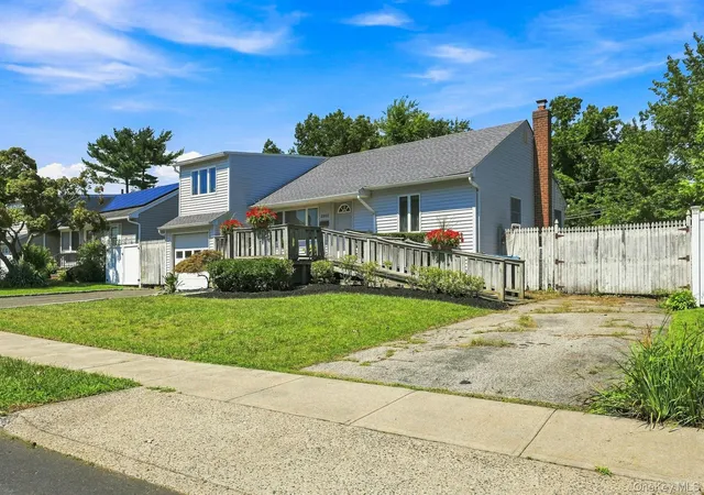 Photo 3 of Single family home for sale at 3905 Clove Ct, Hempstead, NY 11783 | MLS# 1046253 | Listing updated on 2026-09-13
