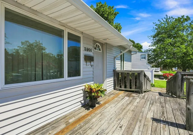 Photo 4 of Single family home for sale at 3905 Clove Ct, Hempstead, NY 11783 | MLS# 1046253 | Listing updated on 2026-09-13