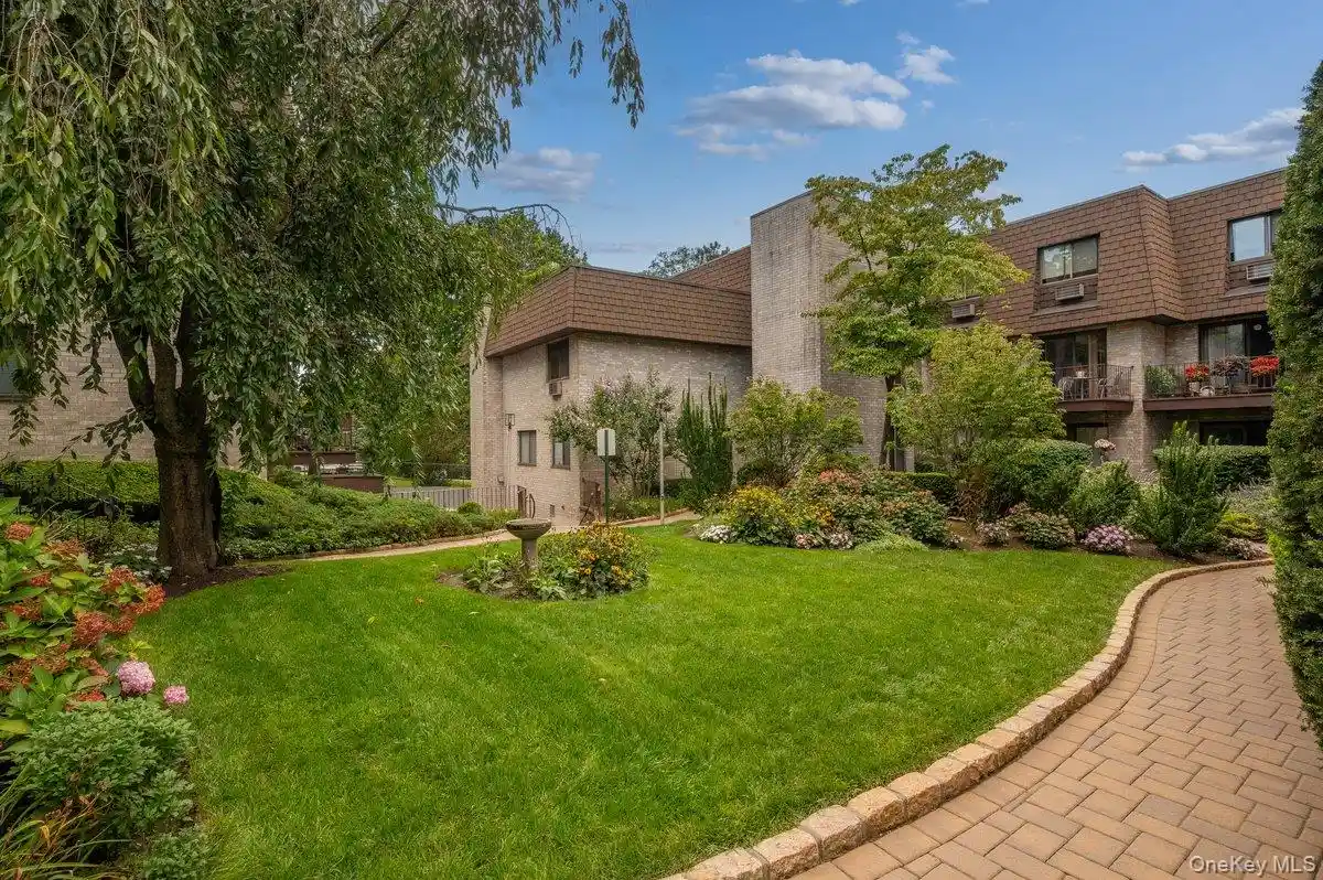 Listing Photo 2 - Condo for sale in 89 N Broadway located at 89 N Broadway, White Plains, NY 10603 - Unit #204