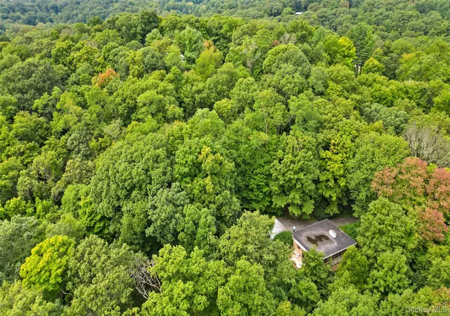 Photo 1 of Sale Pending at 10 Paula Pl, New Castle, NY 10514 | MLS# 1046287 | Listing updated on 2026-10-02