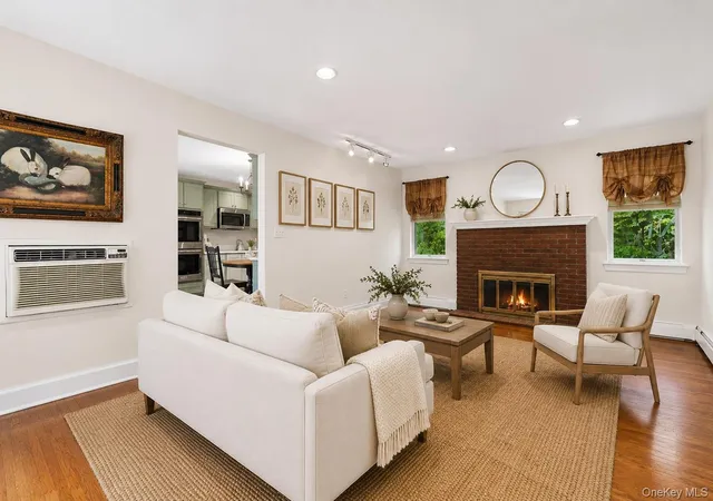 Photo 3 of Single family home for sale at 40 Cliftwood Dr, Huntington, NY 11743 | MLS# 1046300 | Listing updated on 2026-10-06